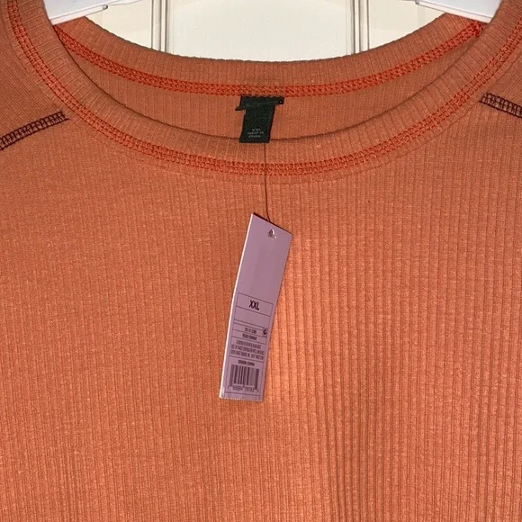 long sleeve crop top in coral peach - Picture 3 of 5